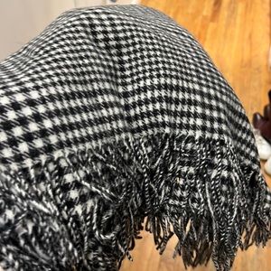 Houndstooth wool blanket scarf
